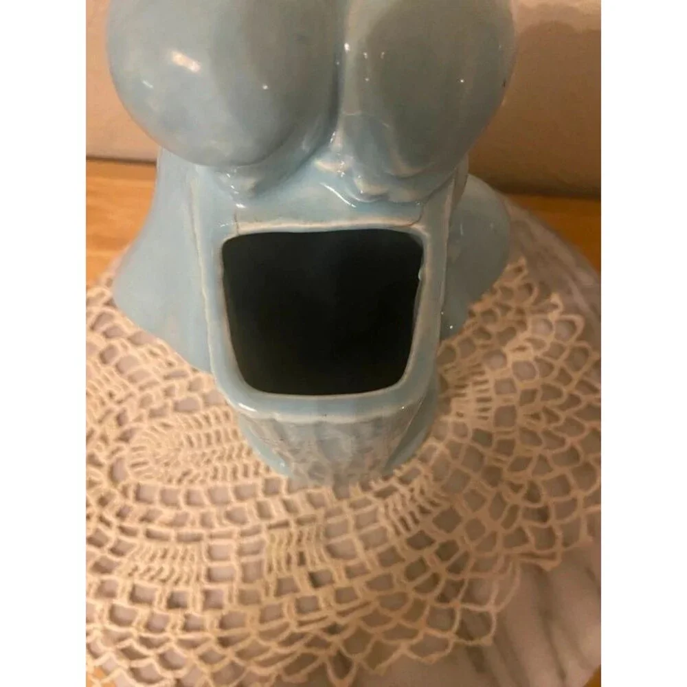 Vintage Shawnee Pottery Hugging Couple